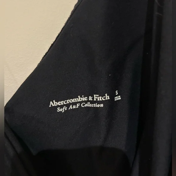 Abercrombie and Fitch Cutout Keyhole One Shoulder Top - Picture 6 of 7